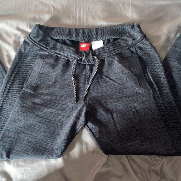 Nike Pants - Black women’s Nike Tech Knit Joggers, Size medium